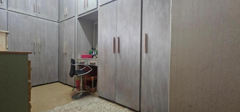7 Bedroom Property for Sale in Middedorp Western Cape